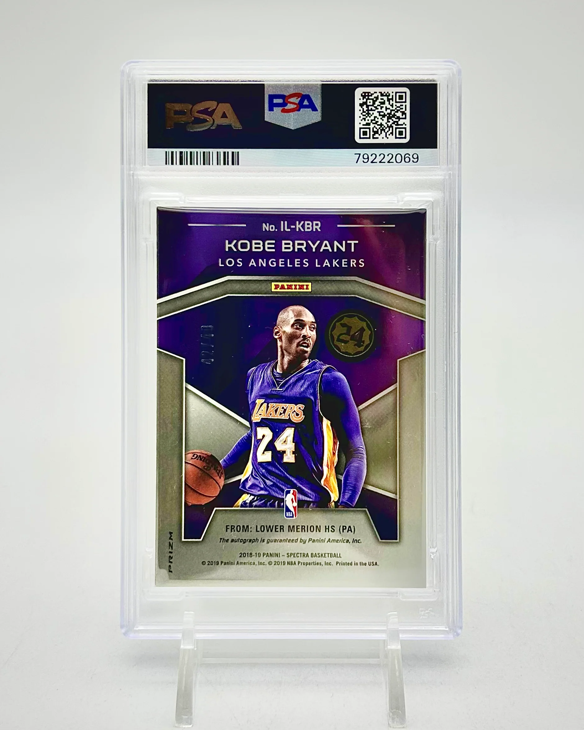 2018-19 Panini Spectra Illustrious Legends Signature /49: #IL-KBR Kobe Bryant (PSA 8) - Image 2